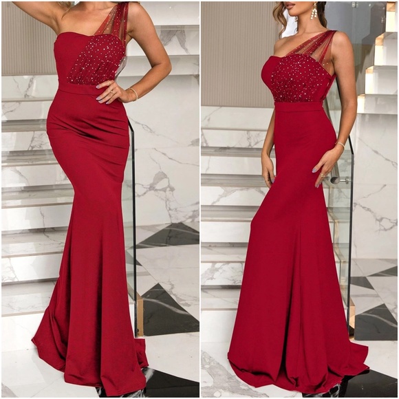 Luxurious One Shoulder Evening Formal Wedding Dress - Picture 2 of 8